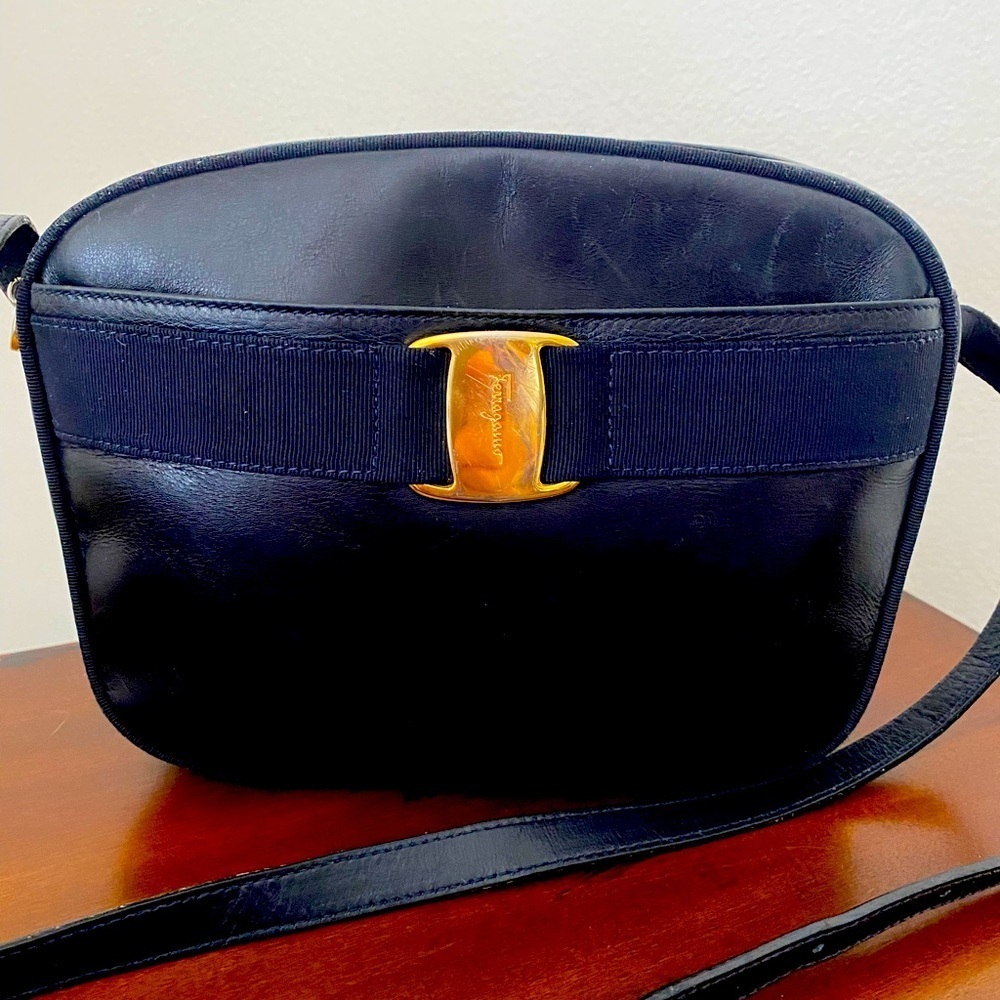 Vintage Salvatore Ferragamo Vara Crossbody Shoulder Bag Navy Blue Gold Logo